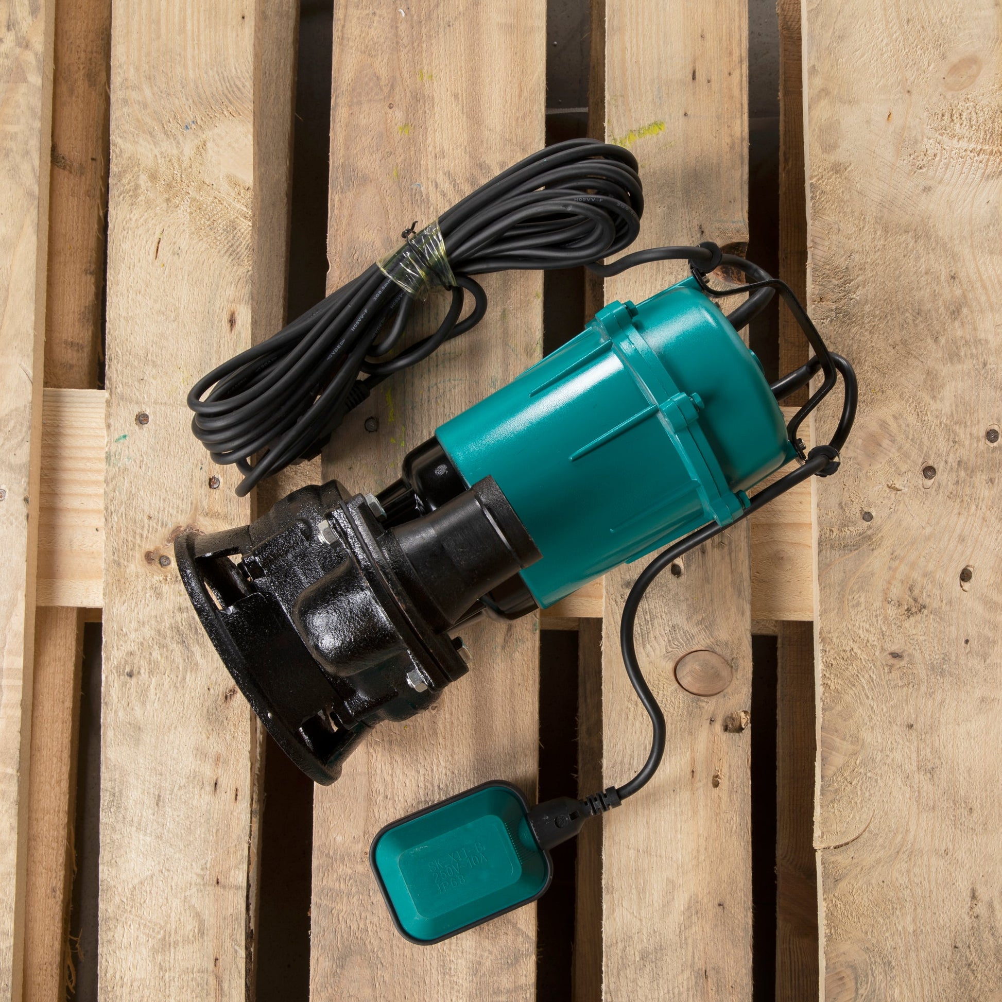eGOSPODARi.ro % Pompa de drenaj cu flotor Liderman- Apc-WQD-0.75, 0.75 Kw, 240l/min, inaltime refulare 5m
